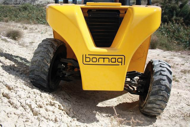 Bomaq Geländestapler: Mit hoher Wendigkeit und Allradantrieb ideal für den GaLa-Bau