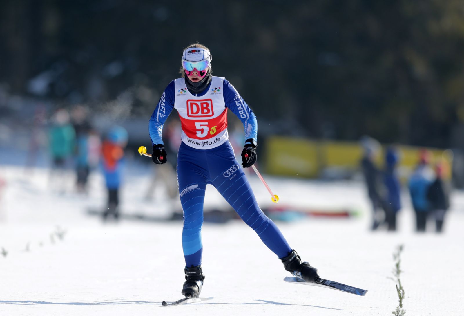 Bild einer Skilangläuferin beim Bundesfinale Jugend trainiert für Olympia & Paralympics