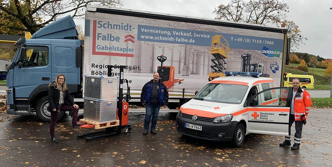 Spende eines Elektro-Hubstapler an das Deutsche Rote Kreuz